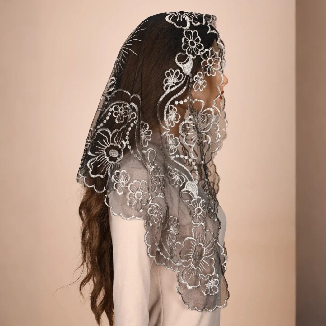 Christianartworkshop Elegant Blessed Lace Chapel Veil with Cross and Praying Hands - image 3