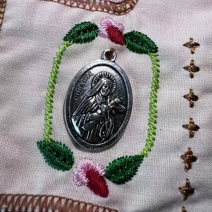 Christianartworkshop Hand-Embroidered Portable Green Pocket Shrine Cross Included Inside - image 5