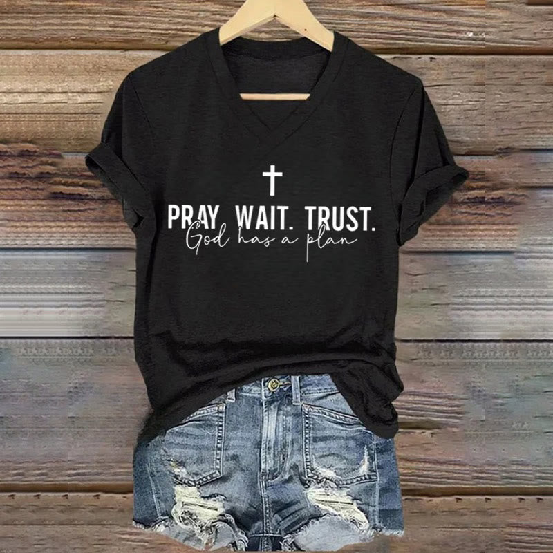 Christianartworkshop Women's Pray Wait Trust God Has a Plan V-Neck T-shirt - Black - 4XL - image 3