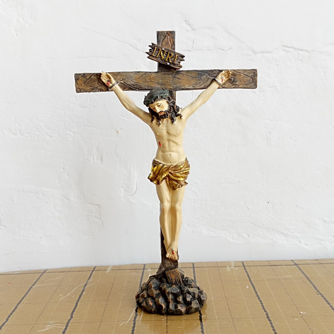 Christianartworkshop Minimalist Resin Crucifix Jesus Ornament: Unique Sign of Understated Religious Reverence - image 5